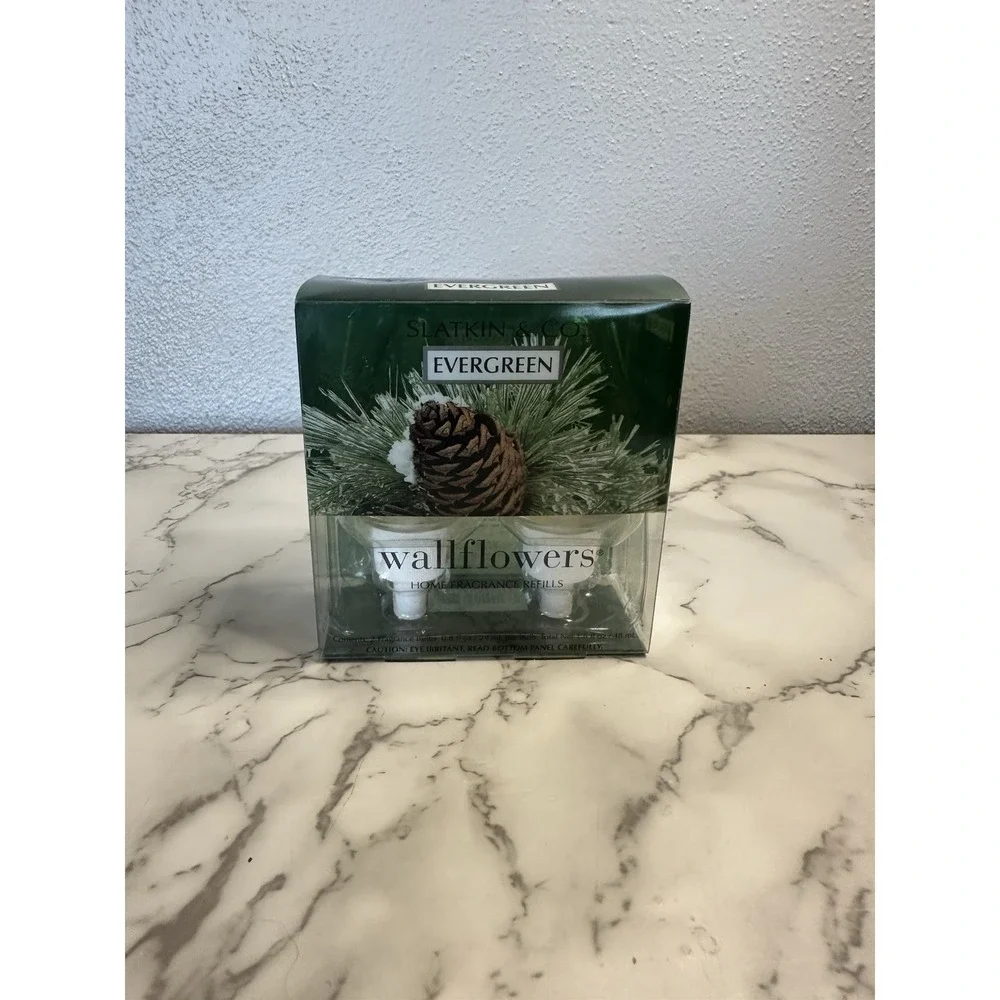 Slatkin & Co Wallflowers Home Fragrance Refill. EVERGREEN. Bath & Body. 2 Bulbs‎